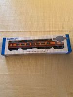 H0 Bachmann 85`Smooth-Side Coach Southern Pacific Daylight.